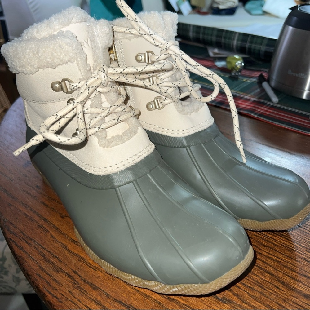 Sperry Saltwater Alpine Bootie Ivory/Grey Women’s Size 11M